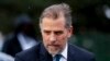 Hunter Biden, hijo de presidente estadounidense Joe Biden, habla con invitados durante las celebraciones de Pascua en la Casa Blanca, el 18 de abril de 2022. (AP/Andrew Harnik, Archivo)