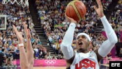 Carmelo Anthony en acción ante Australia durante el juego de cuartos de final en los Juegos Olímpicos de Londres 2012, en Londres (R. Unido).