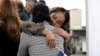 María José Aragón abraza a María José Martínez, en Miami el 15 de noviembre de 2023. Ambas son exprisioneras políticas del régimen de Daniel Ortega.(AP Photo/Lynne Sladky).