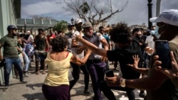 Familiares de manifestantes del 11J en La Güinera prometen no abandonas a sus presos Familiares de manifestantes del 11J en La Güinera prometen no abandonas a sus presos
