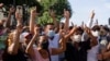 La mayoría de las manifestaciones ocurrieron de manera pacífica, como hicieron estos manifestantes en La Habana el 11 de julio.