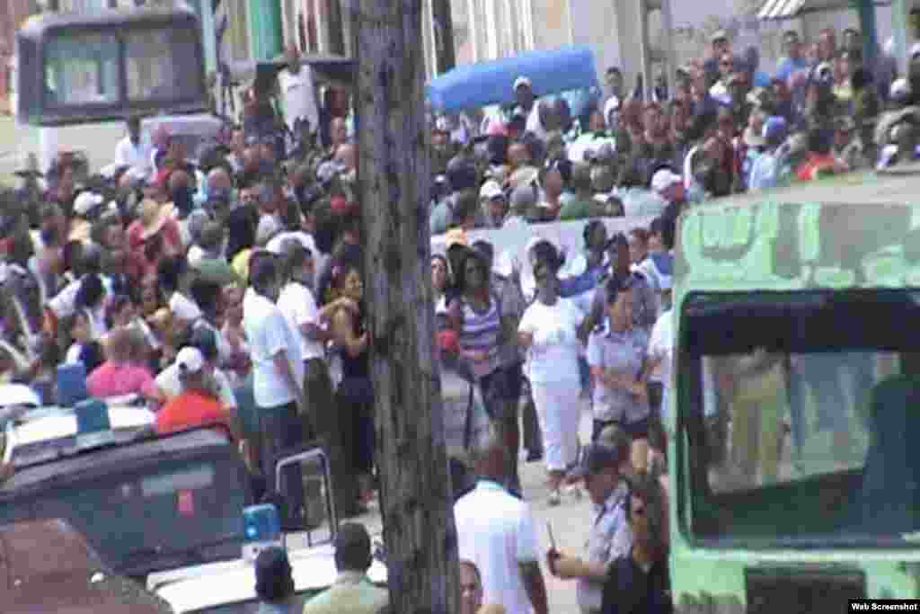 Detención de Dama  de Blanco Tania Echavarría, domingo 15.