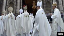 Cardenales y obispos católicos cubanos.