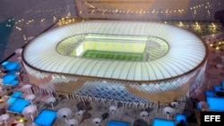 Una maqueta del estadio Qatar University, unos de los estadios que se propone para la Copa Mundial 2022, en Doha, Qatar.