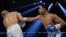 Rolando Romero (der.) conecta un golpe contra Arturs Ahmetovs, durante su pelea en la MGM Grand Garden Arena, el 22 de febrero del 2020.