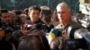 Díaz-Canel habla con los periodistas.