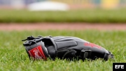 Foto de un guante de béisbol.