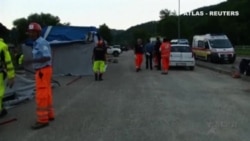 Los servicios de emergencia italianos siguen trabajando en la zona de la catástrofe Los servicios de emergencia italianos siguen trabajando en la zona de la catástrofe