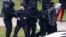 Arrestos y represión en Minsk, el 15 de noviembre de 2020. (AP Photo).