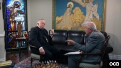 El arzobispo de Miami, Thomas Wenski,en entrevista con el director de Radio Televisión Martí, Tomás Regalado.