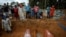 Un entierro en Manaos, Brasil, en mayo 26, 2020, de víctimas de la pandemia. (REUTERS/Bruno Kelly).