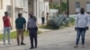 Foto Archivo de un operativo policial con agentes uniformados y vestidos de civil en La Habana.