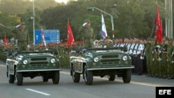 Parada militar y concentración de miles de personas en la Plaza Antonio Maceo de la ciudad de Santiago de Cuba.