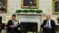 Los presidentes de Estados Unidos y Ucrania, Joe Biden y Volodimir Zelenski, en la Casa Blanca el 1 de septiembre de 2021. (Brendan Smialowski / AFP).
