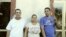 De izquierda a derecha, Evangelio Sánchez, Arianna Ávila y Yordanys.