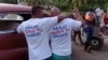 Las camisetas que Iván Amaro y Abel Bello vistieron en el cumpleaños 90 de Fidel Castro. Foto Cortesía Disneidis Ortiz.