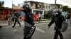 Antimotines recorren La Güinera el 12 de julio de 2021, un día después del levantamiento nacional contra el régimen comunista.