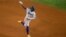 El jardinero derecho de los Texas Rangers, Adolis García (53), recorre las bases y celebra después de conectar un jonrón para derrotar a los Diamondbacks de Arizona en la Serie Mundial 2023 Jerome Miron-USA TODAY Deportes via Reuters